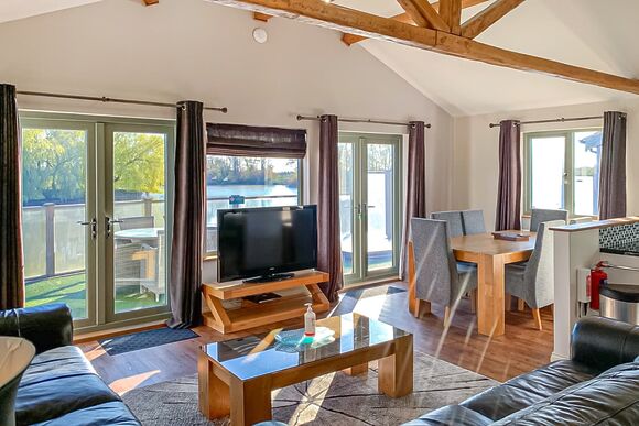 Swift Lodge - Willow Lakes Lodges, Ashby cum Fenby