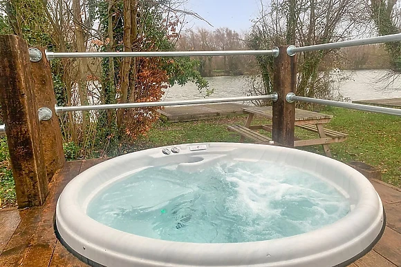 Cedar Plus Lakeside Hot Tub 1 