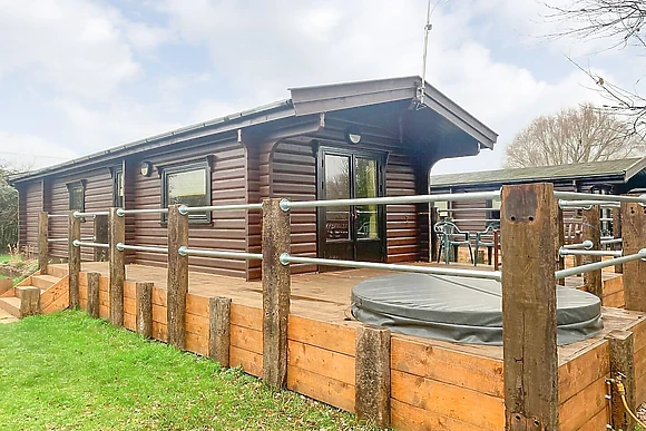 Cedar Plus Lakeside Hot Tub 1 