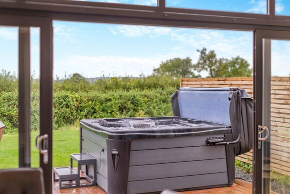 Captain Cook - Wyke Lodges, Guisborough