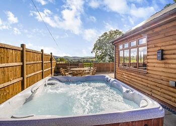 Valley View Lodge Pet - Heart of Wales Lodges, Penybont, Llandrindod Wells