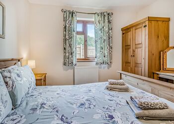 Valley View Lodge Pet - Heart of Wales Lodges, Penybont, Llandrindod Wells