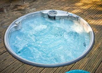 Log Cabin with Hot Tub - Whitemead Forest Park, Forest of Dean