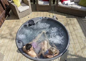 Log Cabin with Hot TubPet Friendly
