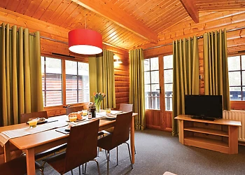 Log Cabin with Hot TubPet Friendly