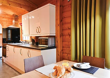 Log Cabin with Hot TubPet Friendly