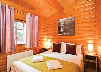 Log Cabin with Hot TubPet Friendly