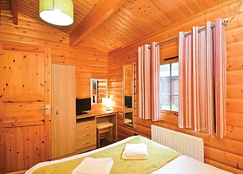 Log Cabin with Hot TubPet Friendly
