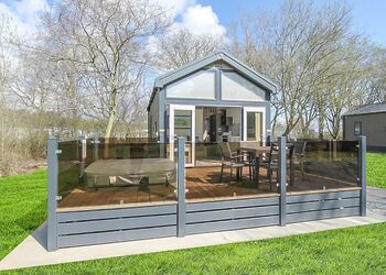 Acorns Pet - Woodthorpe Leisure Park, Woodthorpe