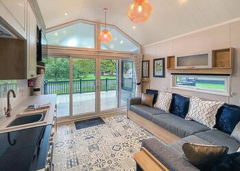 Acorn Escape Pet - Woodthorpe Leisure Park, Woodthorpe