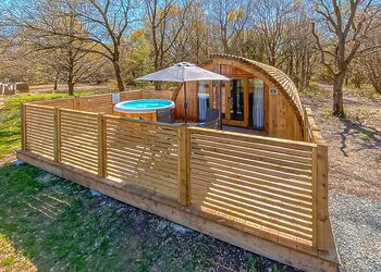 Acorn Retreat Pet - Woodthorpe Leisure Park, Woodthorpe