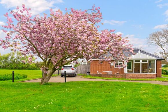 Honeysuckle Bungalow - Woodthorpe Leisure Park, Woodthorpe