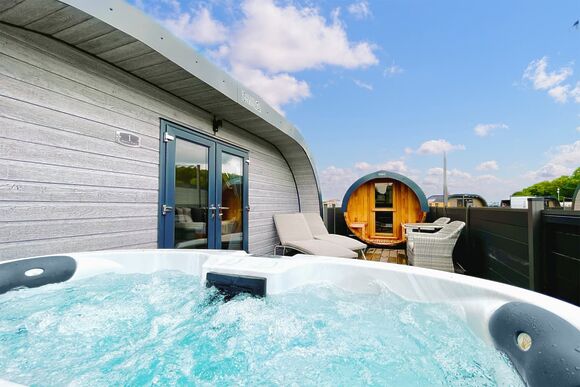 Maple Deluxe Couples Pod Pet - Woodthorpe Leisure Park, Woodthorpe