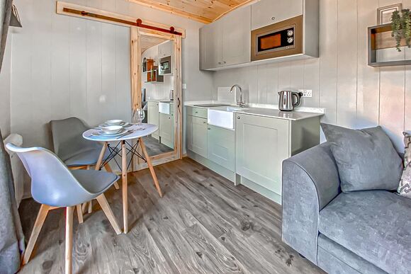 Maple Deluxe Couples Pod Pet - Woodthorpe Leisure Park, Woodthorpe