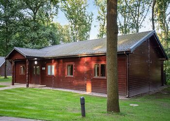 Woodland Oak Lodge - Woodland Park Lodges, Ellesmere