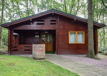 Woodland Cedar Lodge - Woodland Park Lodges, Ellesmere
