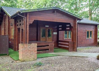 Woodland Redwood - Woodland Park Lodges, Ellesmere