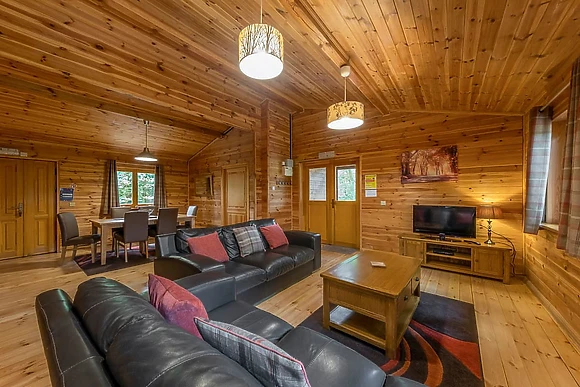 Woodland Cedar Lodge 