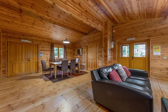 Woodland Cedar Lodge - Woodland Park Lodges, Ellesmere