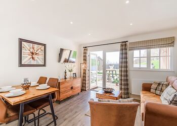 The Cow Shed - Willow Pastures Country Park, Skirlaugh, Nr Hull