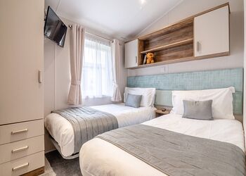 Drunken Duck (Pet) - Willow Pastures Country Park, Skirlaugh, Nr Hull