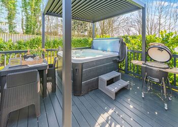 Whistling Kettle (Pet) - Willow Pastures Country Park, Skirlaugh, Nr Hull