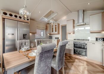 Whistling Kettle (Pet) - Willow Pastures Country Park, Skirlaugh, Nr Hull