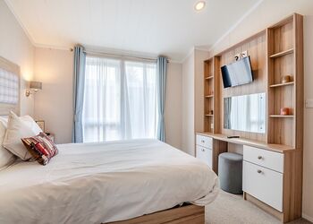 Gunner Lodge - Willow Pastures Country Park, Skirlaugh, Nr Hull