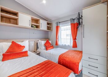 Flat Cap Cabin (Pet) - Willow Pastures Country Park, Skirlaugh, Nr Hull