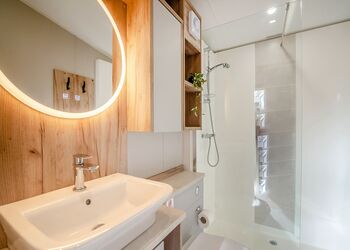 Flat Cap Cabin (Pet) - Willow Pastures Country Park, Skirlaugh, Nr Hull