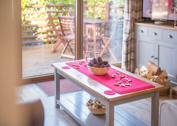 Christmas Cabin - Willow Pastures Country Park, Skirlaugh, Nr Hull