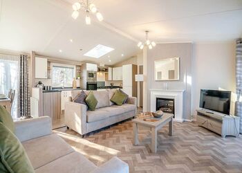 Gunner Lodge 3 Bed - Willow Pastures Country Park, Skirlaugh, Nr Hull