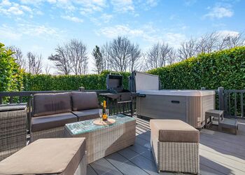 Gunner Lodge 3 Bed - Willow Pastures Country Park, Skirlaugh, Nr Hull