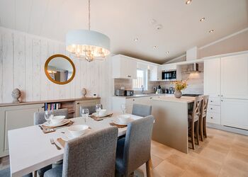 Gunner Lodge 3 Bed - Willow Pastures Country Park, Skirlaugh, Nr Hull