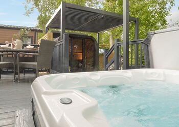 Reyt Good Spa Retreat - Willow Pastures Country Park, Skirlaugh, Nr Hull