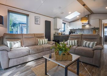 Reyt Good Spa Retreat - Willow Pastures Country Park, Skirlaugh, Nr Hull
