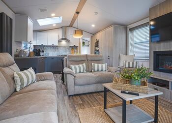 Reyt Good Spa Retreat - Willow Pastures Country Park, Skirlaugh, Nr Hull