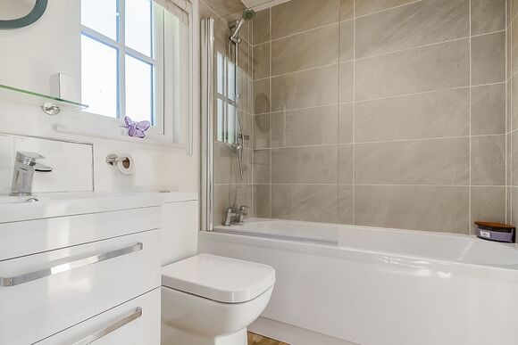 The Cow Shed - Willow Pastures Country Park, Skirlaugh, Nr Hull