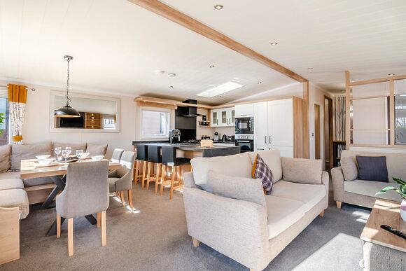 Gunner Lodge (Pet) - Willow Pastures Country Park, Skirlaugh, Nr Hull