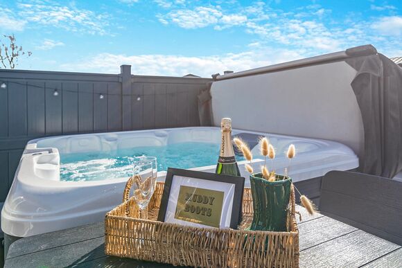 Muddy Boots (Pet) - Willow Pastures Country Park, Skirlaugh, Nr Hull