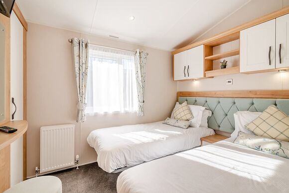 Whistling Kettle (Pet) - Willow Pastures Country Park, Skirlaugh, Nr Hull