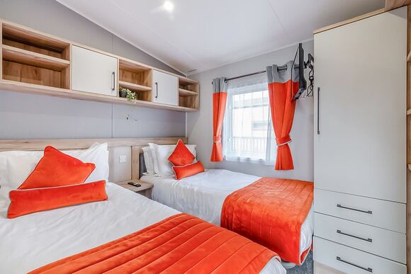 Flat Cap Cabin (Pet) - Willow Pastures Country Park, Skirlaugh, Nr Hull