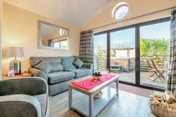 Christmas Cabin - Willow Pastures Country Park, Skirlaugh, Nr Hull