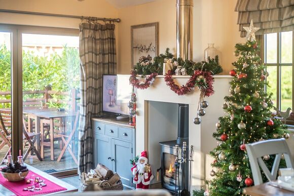 Christmas Cabin - Willow Pastures Country Park, Skirlaugh, Nr Hull