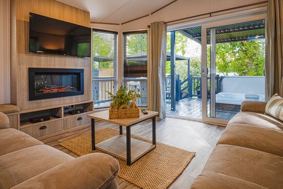 Reyt Good Spa Retreat - Willow Pastures Country Park, Skirlaugh, Nr Hull