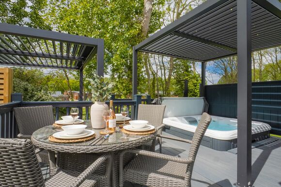 Reyt Good Spa Retreat - Willow Pastures Country Park, Skirlaugh, Nr Hull
