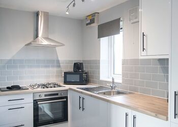 2 Bedroom Apartment with Hot Tub Pet Friendly - White Rose Holiday Park, Thirsk