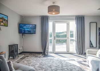 2 Bedroom Apartment with Hot Tub - White Rose Country Cottages, Thirsk