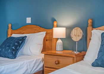 3 Bedroom Apartment with Hot Tub Pet Friendly - White Rose Country Cottages, Thirsk