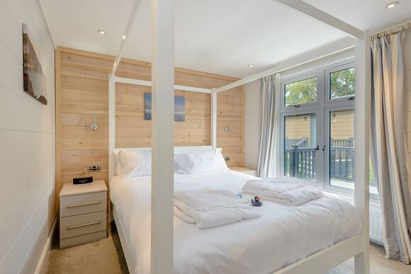 Woodside Bay Lodge Retreat